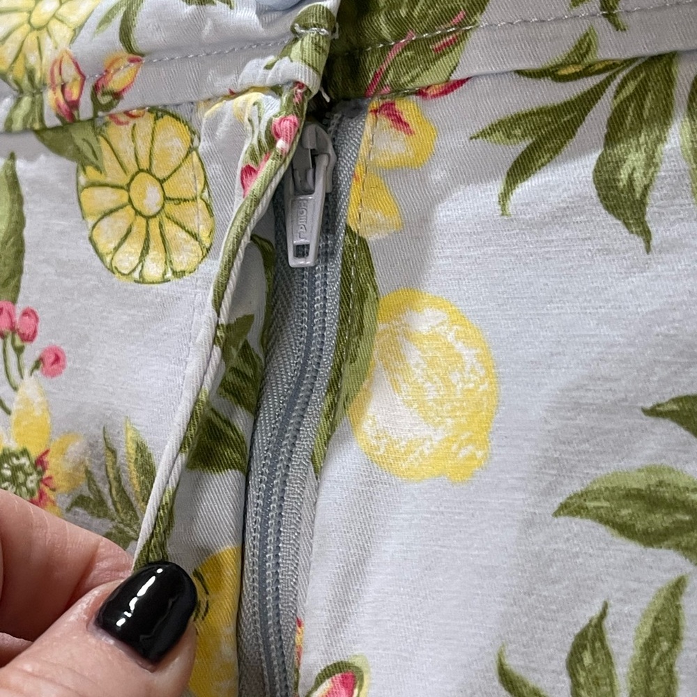 Talbots Lemon Print Women Shorts with Stretch Size 10 - Picture 5 of 8